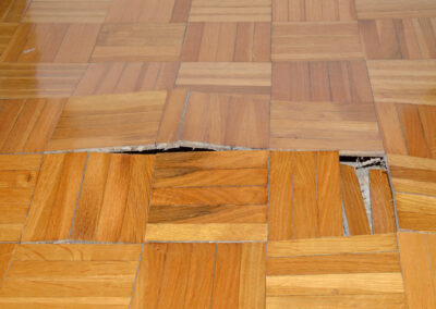 Wasserschaden am Mosaik-Parkett renovieren Holzreparaturen Oberland Sindelsdorf